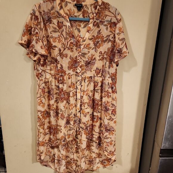 Torrid High Low Floral Button-Up Top Size 1 NEW CONDITION - Picture 1 of 4